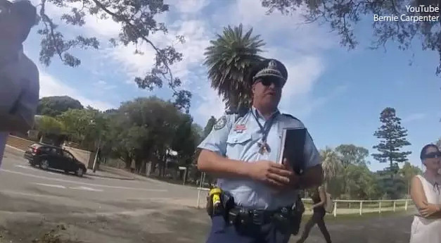 悉尼公园的小树林里，大批警察偷偷猫在七辆警车后，蹲守一群骑自行车的人..... - 16