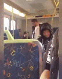 你见过有人在火车上尿尿吗？你见过有人在公交车上耍杂技吗？墨尔本公交车 百姓大舞台 - 11