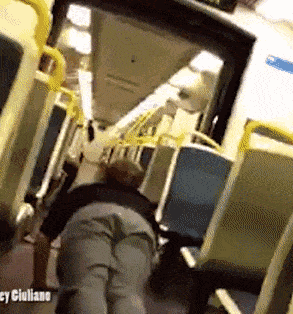 你见过有人在火车上尿尿吗？你见过有人在公交车上耍杂技吗？墨尔本公交车 百姓大舞台 - 13