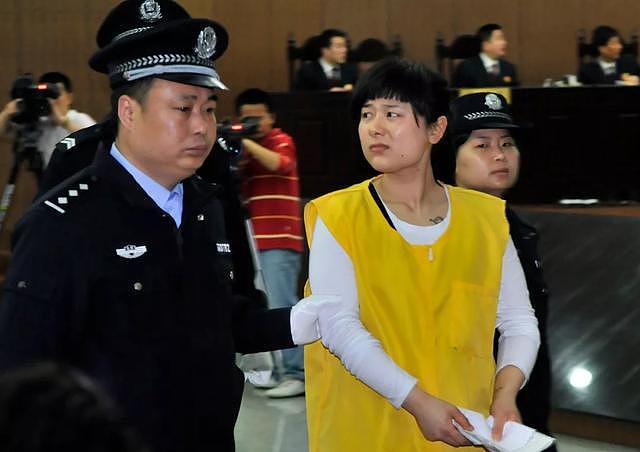 从死刑到如今减刑至25年，坐牢11年的亿万富姐吴英，经历了什么？