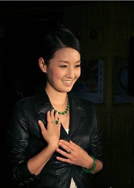刘嘉玲穿花裙子被嘲土 但她的翡翠戒指是亮点(组图) - 18