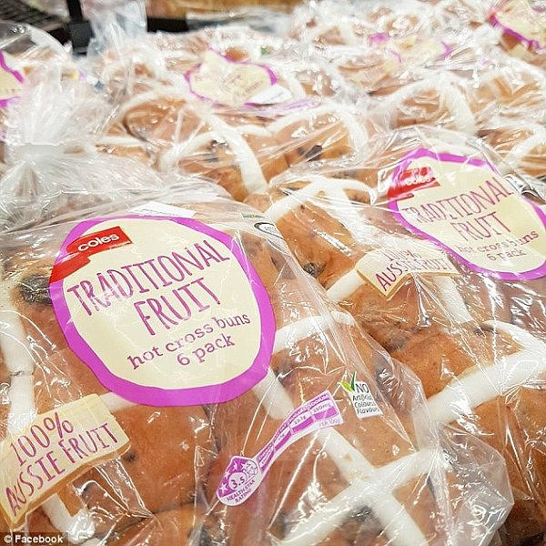 4A811BFD00000578-5539223-Details_behind_the_making_of_Easter_hot_cross_buns_pictured_have-a-1_1521894864222.jpg,0