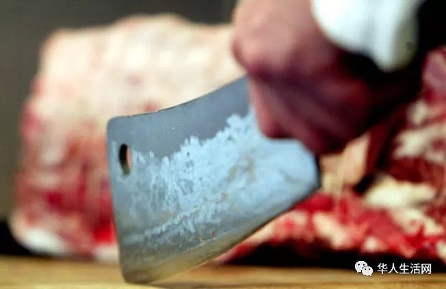 刀刀吓人！因一个手机，中餐馆员工手持切菜刀砍伤三名同事 - 3