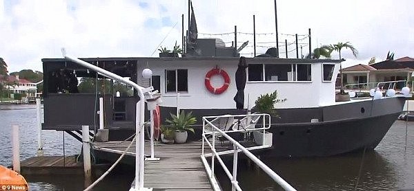 4A9502EA00000578-5547275-A_woman_has_renovated_an_old_fishing_boat_into_a_luxurious_home_-a-1_1522108981775.jpg,0