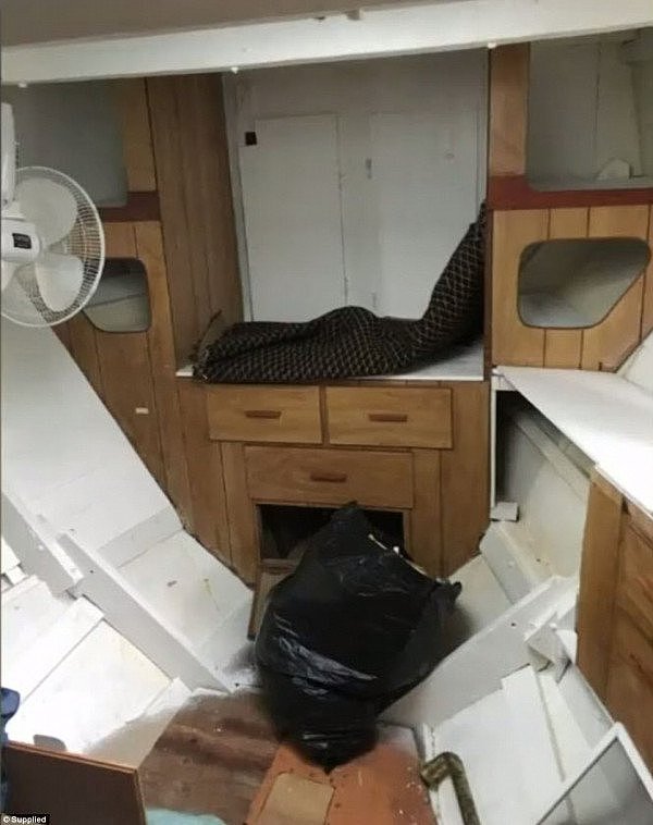 4A95030800000578-5547275-The_old_boat_pictured_was_missing_a_bed_and_there_was_little_spa-a-4_1522108982113.jpg,0