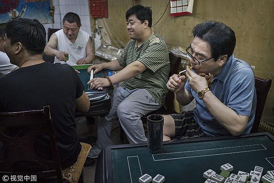 2015年6月1日，北京，全市开始实施禁烟令。/视觉中国