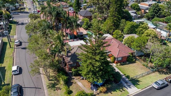 惨！Parramatta卖家狂降30%卖房！季度跌幅为十年最大！专家预测房价还要跌！ - 1