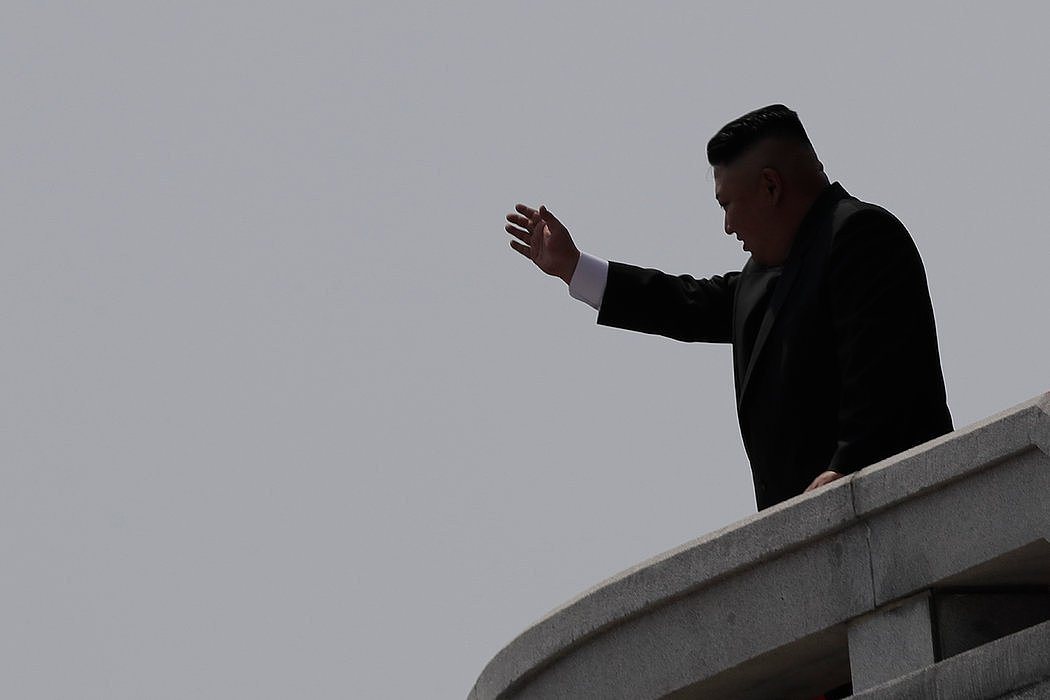 去年，平壤一场阅兵仪式上的朝鲜领导人金正恩。