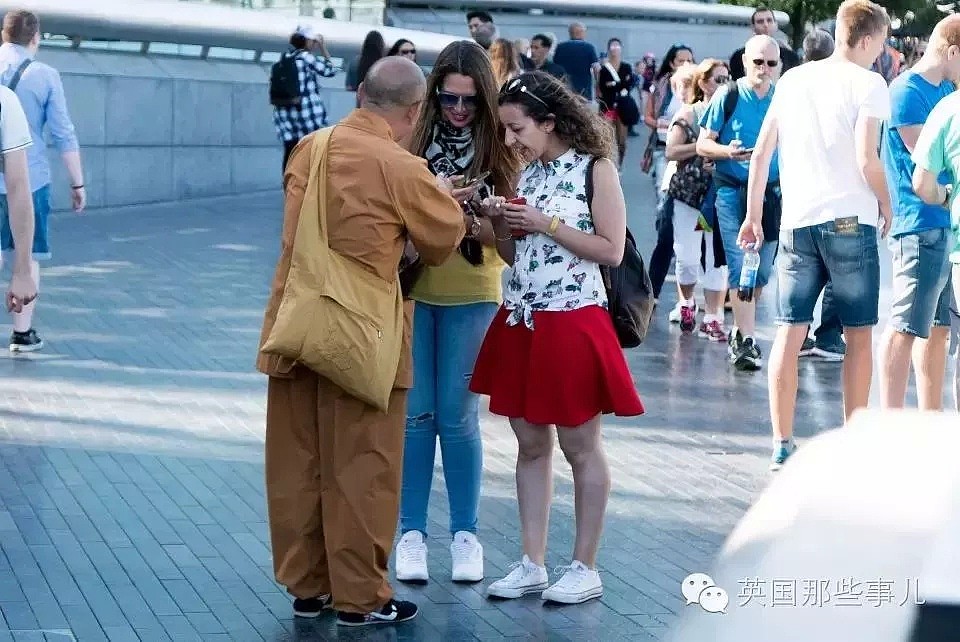 注意！大量中国假和尚惊现墨尔本街头！全家上阵骗钱！被识破后竟怒骂记者：“你是不是中国人！” - 7