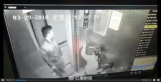 电梯里，男子竟敢对两女童做这事儿...不到24小时就被警察收拾了 - 1