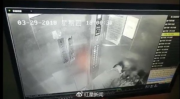 变态男电梯内疯狂猥亵2名女童，2分钟内交替亲吻强抱（视频） - 2