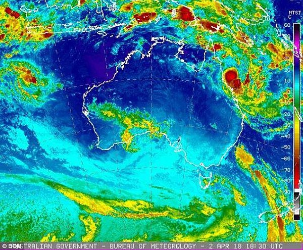 狂风暴雨来袭！热带气旋Iris或将登陆昆州 气象局发布灾害性天气预警 - 1