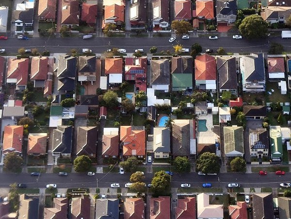 “赶紧买房！”悉尼房产市场正在“抬头”！经济学家敦促：想买房趁现在！最具竞争力的区就在... - 1