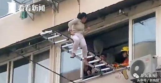 神人！上海大妈在4楼晾衣杆上站9小时！下班回来她还在 - 5