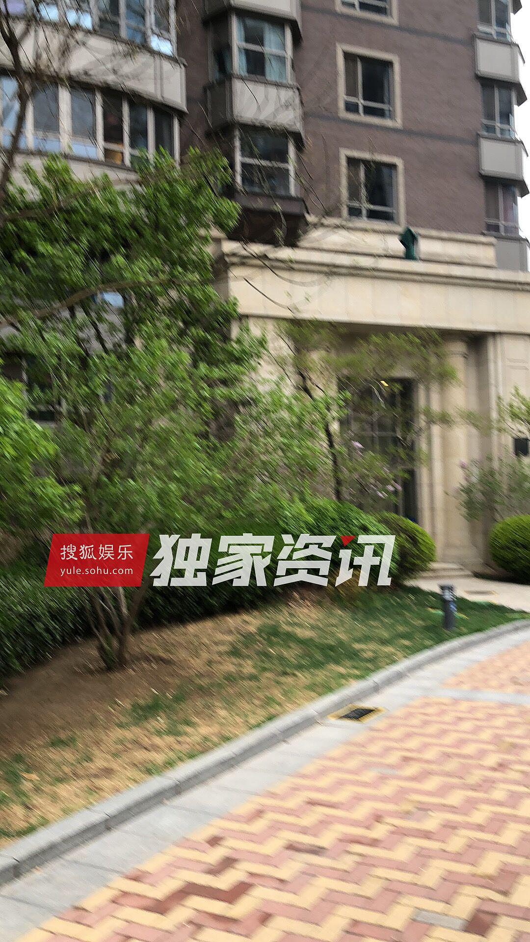 王宝强住所遭马蓉爸爸派人撬锁 撬锁人被带至派出所（组图） - 3