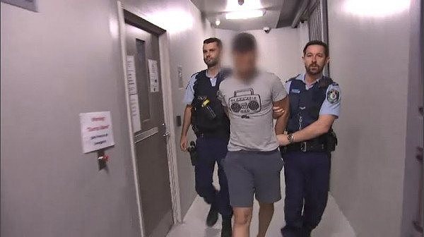 警方在悉尼CBD展开突袭行动 多名背包客及留学生涉嫌贩毒被捕（图） - 3