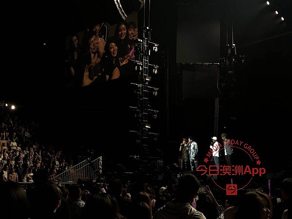 【直播】嗨翻天！周杰伦“地表最强”演唱会悉尼爆棚！4D超炫舞台！2万华人热泪盈眶！（视频 / 组图） - 11
