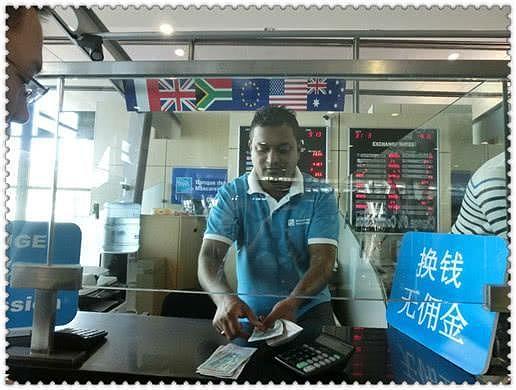 一个布满中文的非洲机场，钞票印着中国人，让人以为飞错了地方 - 3