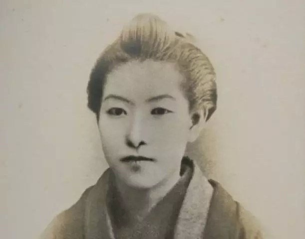一个贫困的日本女子，为借钱与很多男人交往，死后头像却被印在了钞票上… - 5