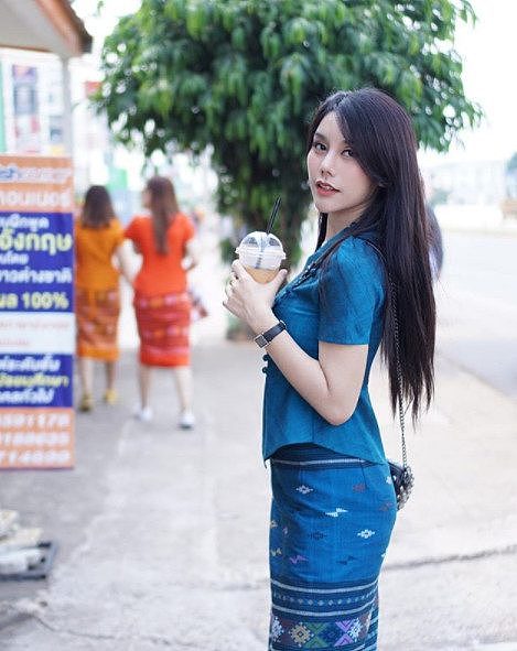 泰国无名女模特改行买烤饼爆红，网友：看着就很好吃（组图） - 8