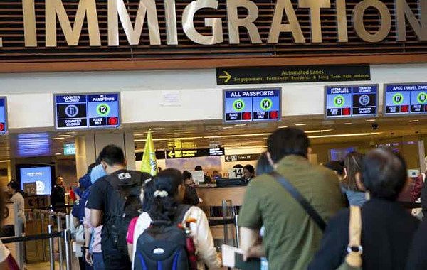 _0011_IMMIGRATION-COUNTER_3.jpg,0