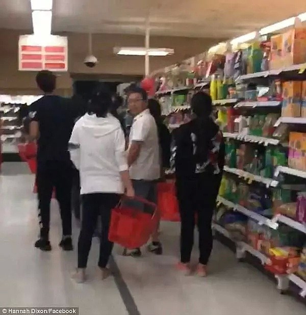 遭遇“扫货时代”，超市货架被清空！澳洲奶爸欲哭无泪：他们纯粹为了赚钱！ - 4