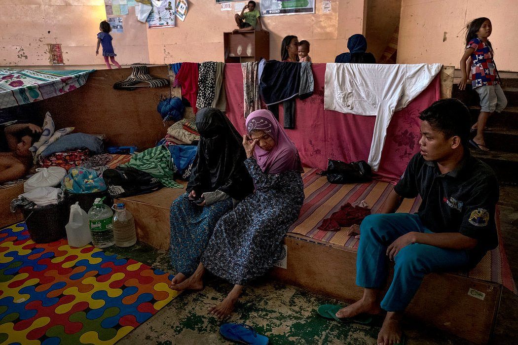 背井离乡的马拉维居民在一处临时房屋里。