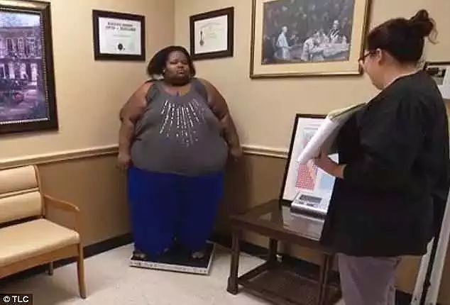 无法阻止自己发胖，她选择参加减肥节目，结果因为贪吃，她体重不减反增，最后拉黑医生…… - 18
