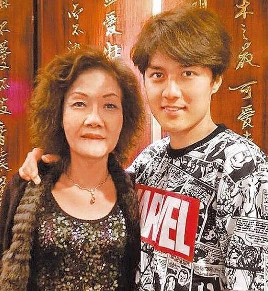 曾与赌王女儿热恋，豪言5年超越周杰伦，年仅39岁失聪过成这样 - 9