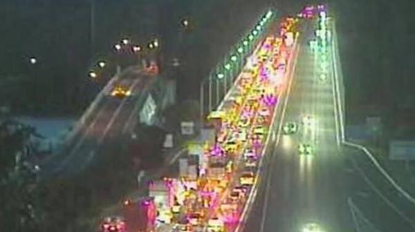 Pacific Motorway出现9公里车龙！早高峰车祸连发 悉尼交通严重拥堵 （图） - 3