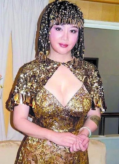 55岁成“中国第一美妇”，为驻颜禁欲十二年，因走私入狱两年，70岁想改名求二婚 - 9