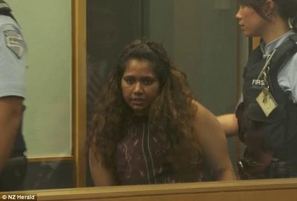 “她是新西兰最受鄙视的女人！”强迫15岁女儿卖淫1000多次！堕胎后又“接客”！却被判最低监禁期... - 1