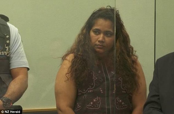 “她是新西兰最受鄙视的女人！”强迫15岁女儿卖淫1000多次！堕胎后又“接客”！却被判最低监禁期... - 3