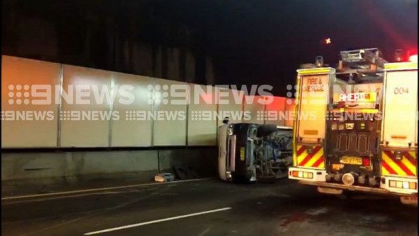 车辆排起8公里长龙！悉尼Eastern Distributor车祸造成大面积拥堵 - 1