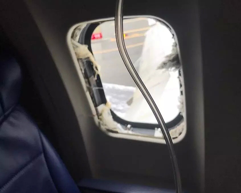 突发！美国客机空中引擎爆炸！女乘客被吸出窗外，旁边乘客死死拽住！至少1死7伤！（视频 / 组图） - 14