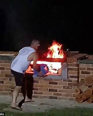 闷声作大死？悉尼男纹身花臂被炸开花，因他往燃烧的烧烤架上扔这个...（视频） - 1