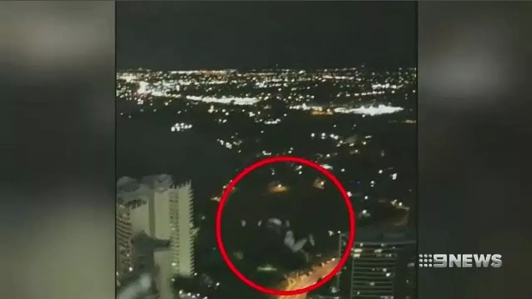 惊悚！澳洲男子玩命从五十楼跳下去，险象环生，吓坏众人！结局却出人意料... - 5
