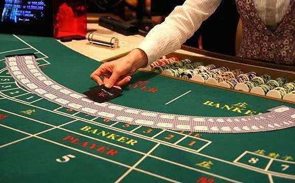 靠幸运女友在赌场狂赚百万后，华裔男子狠甩女友并独吞所有钱 - 3