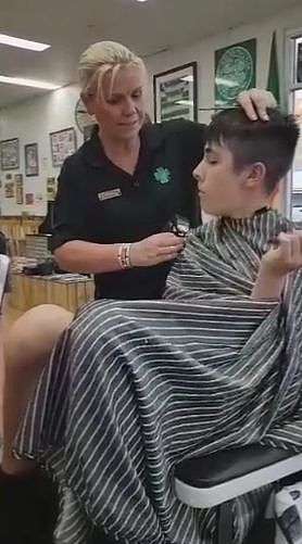 耗费2年，只为给男孩理个发！澳洲这家理发店周日不接客，客人仍旧蜂拥而至…（视频） - 14