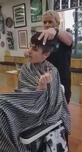 耗费2年，只为给男孩理个发！澳洲这家理发店周日不接客，客人仍旧蜂拥而至…（视频） - 15