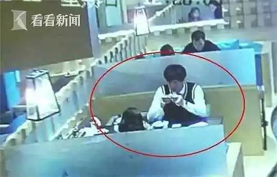 中国女孩赴熟人饭局，却被朋友偷喂“迷奸水”！1秒昏倒再带去开房，全程被监控拍下，画面简直不堪入目…（组图+视频） - 5