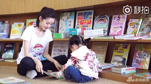 辣妈章泽天首次携女儿出镜，母女一同看书互动有爱（组图） - 8