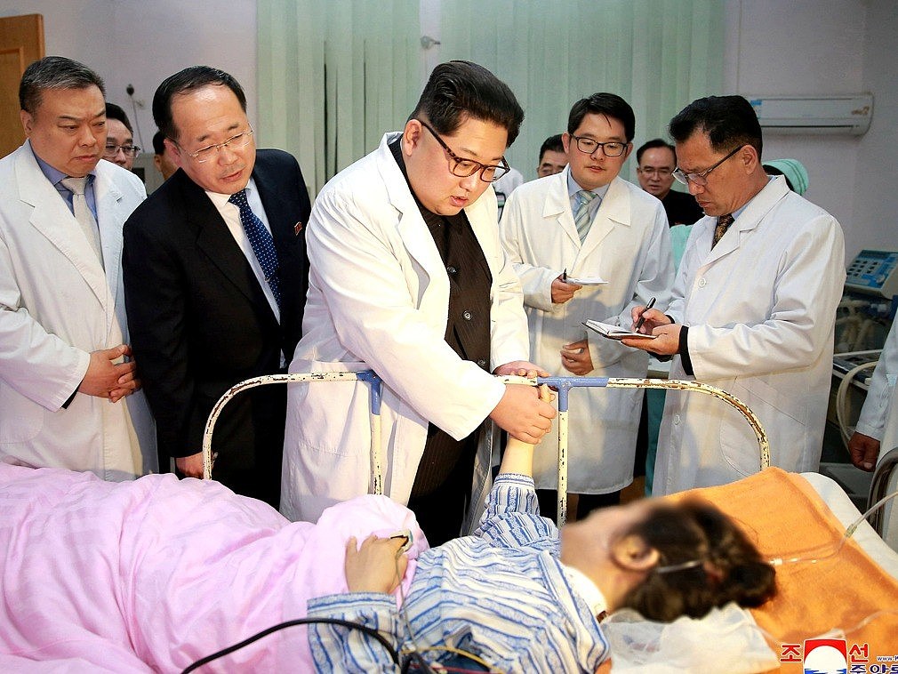32名中国游客在朝鲜遭遇车祸身亡 金正恩赴院探望生还者 罕见举动显朝鲜急迫 - 1