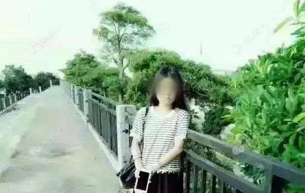 为钱当街下跪的女大学生：这世上什么都贵，只有自己最不值钱