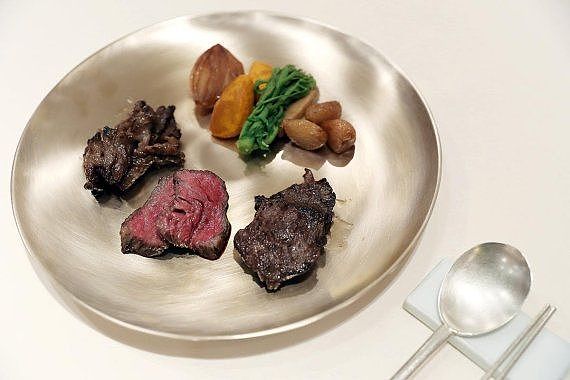 为了朝韩首脑晚宴，韩国从三八线摘了几颗野菜（组图） - 6