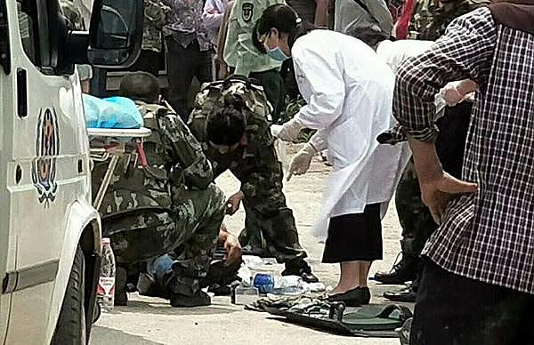 男子在云南边防检查站刺伤武警、逃跑途中再伤人，拒捕被击毙