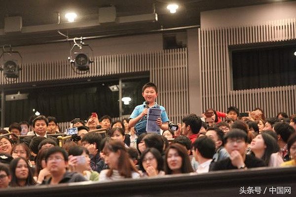 日本学生问马云：吃蟋蟀吗？全场观众差点憋出内伤！ - 4