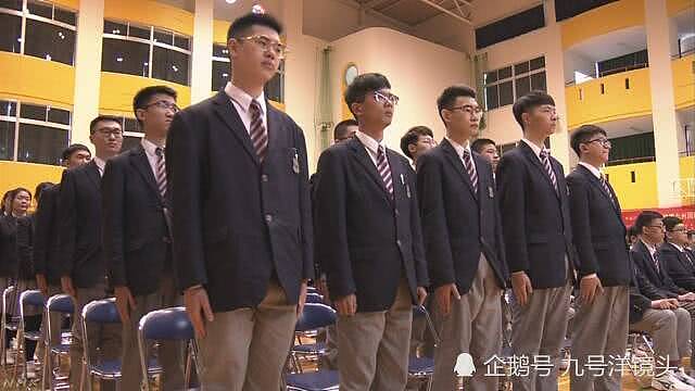 中国人成“救星”：日本这所高中九成是中国学生，开学唱中国国歌（组图/视频） - 1