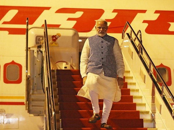 印度总理莫迪抵达武汉 乘坐红旗轿车离开机场（组图） - 3