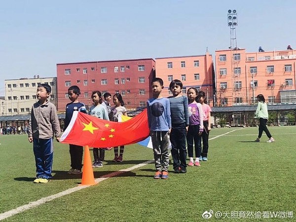 刘烨儿子诺一上小学，网友：竟然读这么普通的学校！ - 6